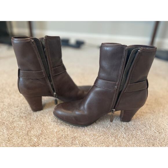 Clarks Womens Leather Ankle Boots Size 6.5M Brown Heel Buckle Side Zipper Heel - Picture 7 of 13